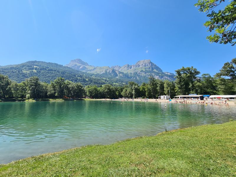 Lac des ilettes côté plage, restaurant Transat