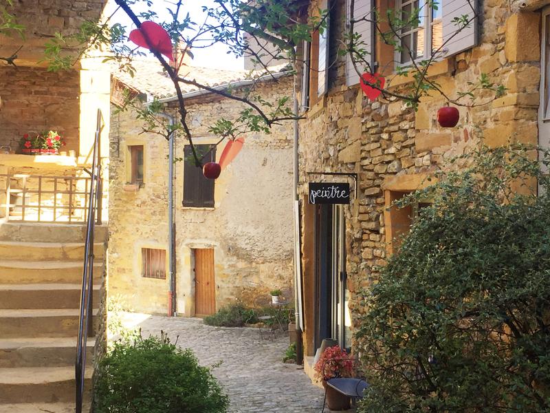 atelier rue tyre laine yves dimier oingt cite medievale