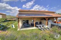 Grand Gîte "l'Amandier" - 15 personnes à Salles Arbuissonnas en Beaujolais dans le Rhône : la maison, côté sud.