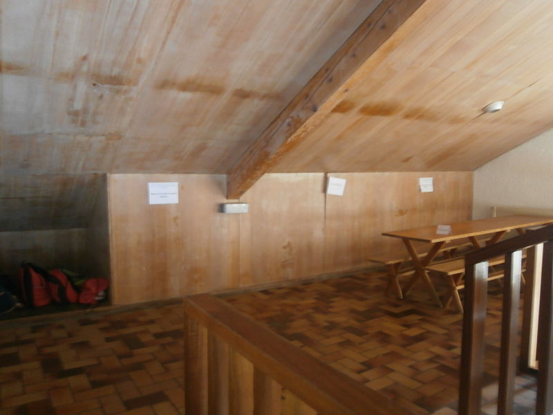 Une partie de la Salle Hors-sac du centre montagnard de Lachat