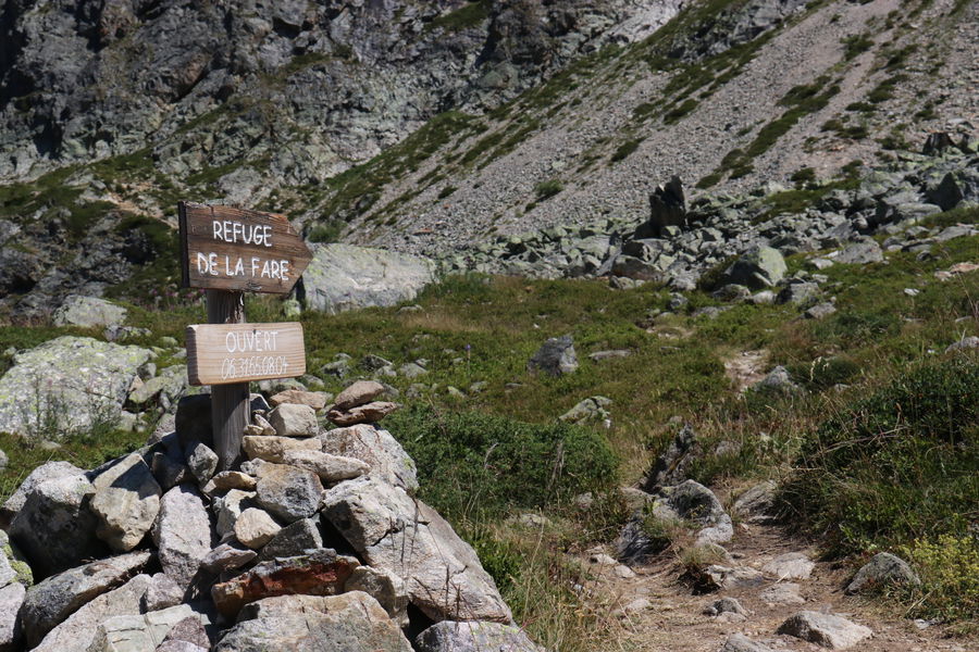 Départ du sentier pour le Refuge de la Fare