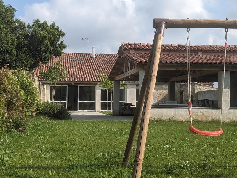 Le Relais : un très grand gîte adapté pour 11 personnes avec 3 chambres au rez-de-chaussée