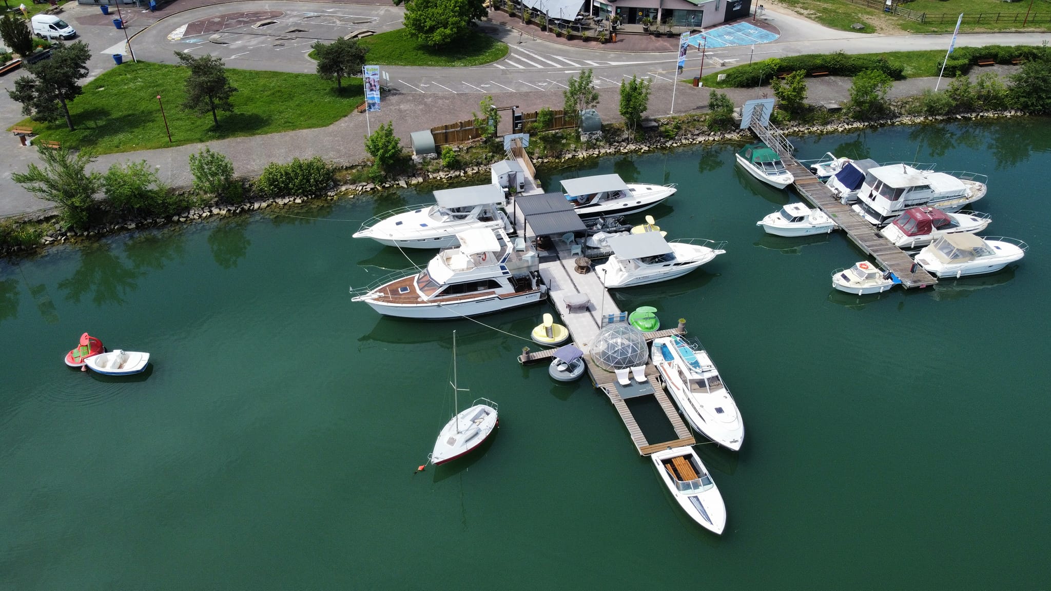 Eden Marine - location de bateaux électriques - Base de loisirs de la Vallée Bleue - Montalieu-Vercieu - Balcons du Dauphiné - Nord-Isère - à moins d'une heure de Lyon