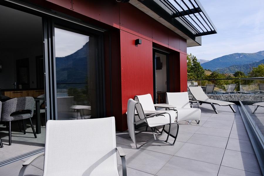 Terrasse plein sud face lac - Les restanques du lac SAVINES-LE-LAC - © CEAUX T3 101_Savines-le-Lac - © CEAUX