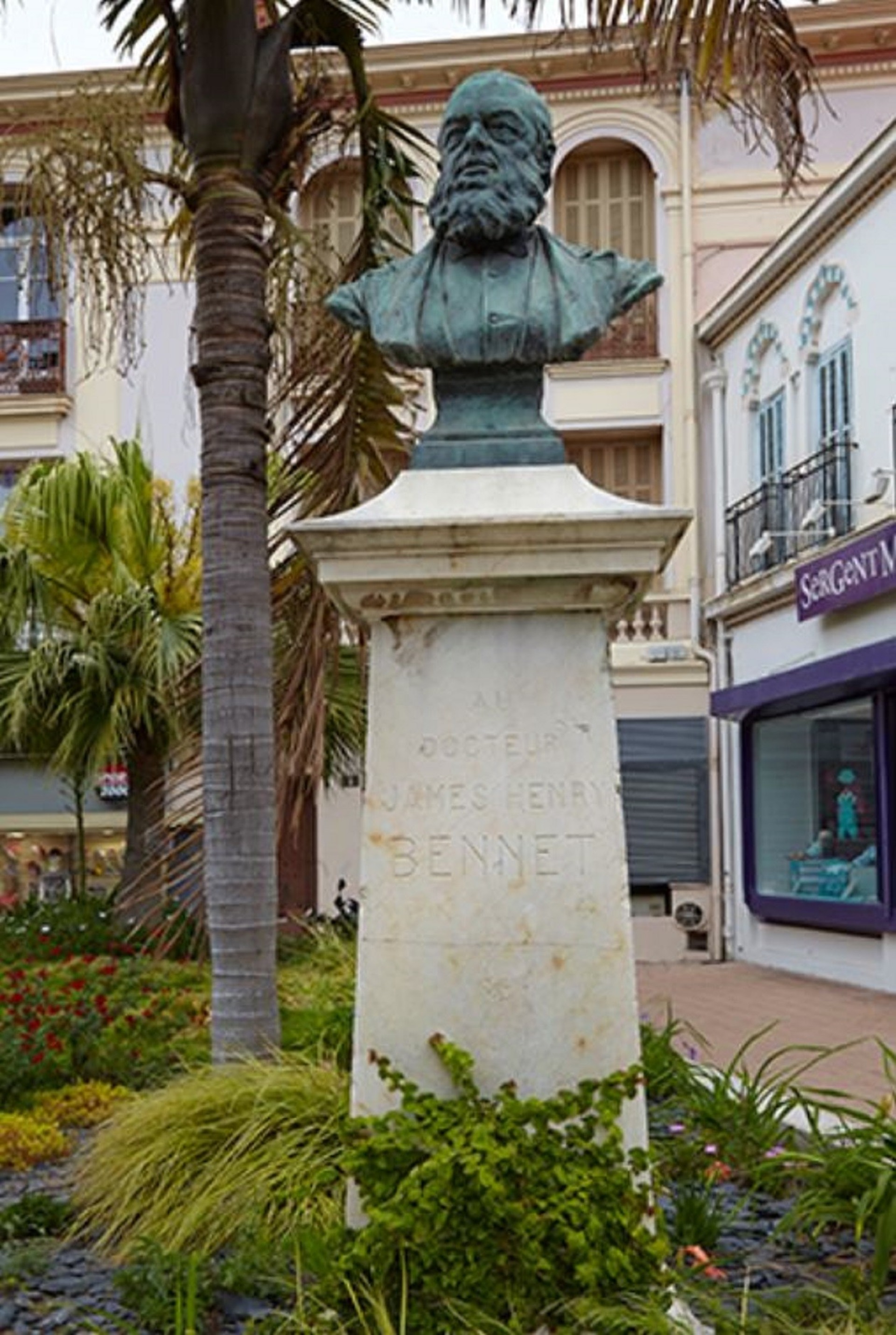 Monument au docteur James Henry Bennet