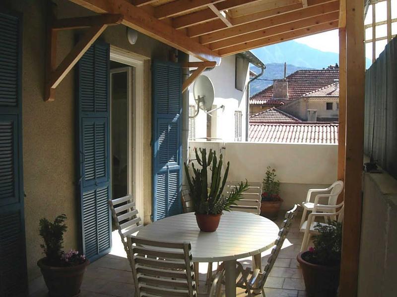 Gîte Les Hirondelles-Terrasse couverte-Roquebillière-Gîtes de France des Alpes-Maritimes