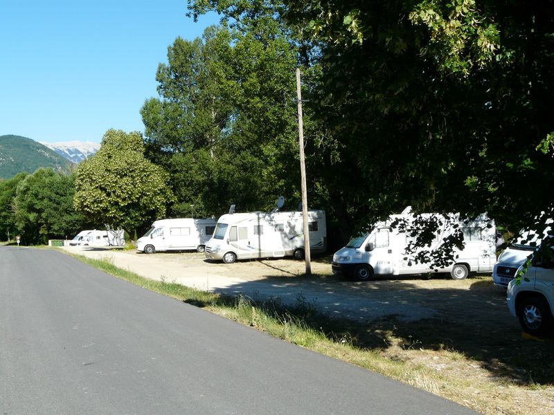 Aire de stationnement de camping-cars Montbrun les Bains - Montbrun-les-Bains