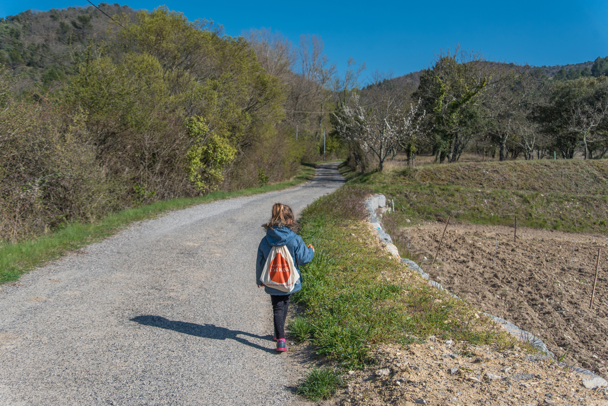 Randoland chasse au trésor jeu de piste St Germain Sud Ardèche que faire avec les enfants en vacances balade en foret en famille berg et coiron