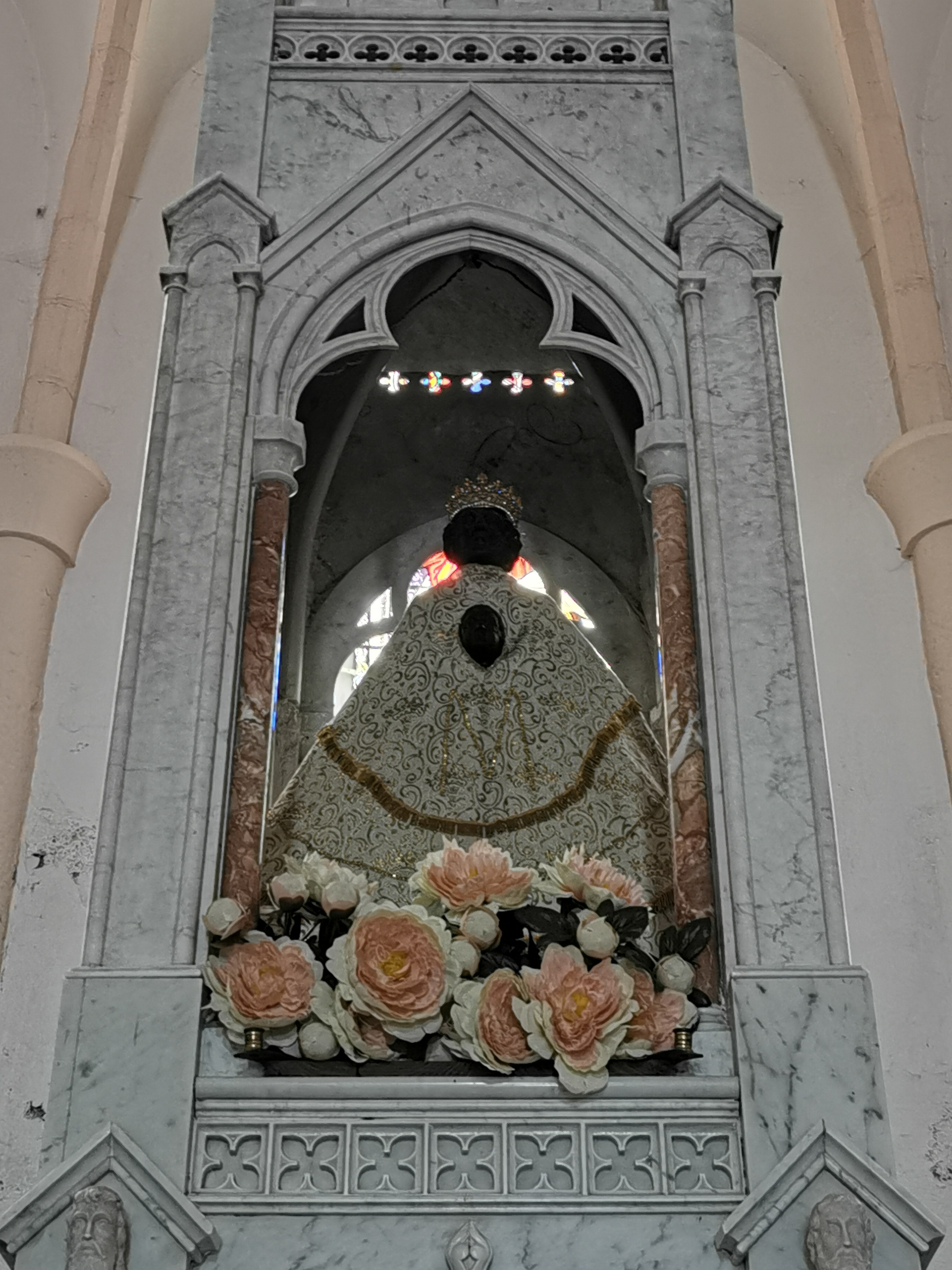 La statue de la Vierge noire