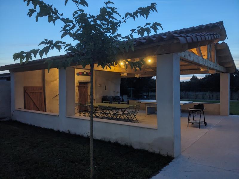 Grande terrasse couverte agréable en toutes saisons