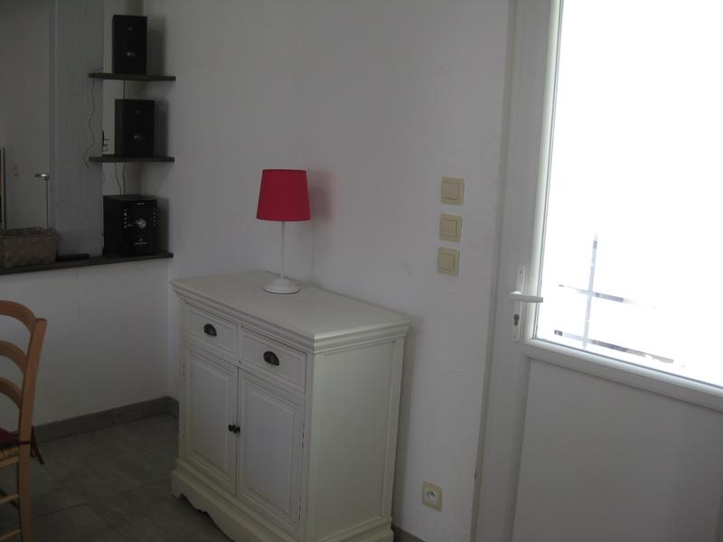 L'entrée avec une commode.