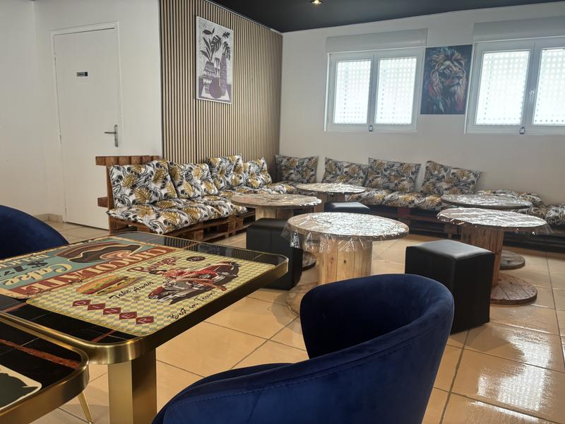 L&J Lounge - Restaurant Bar