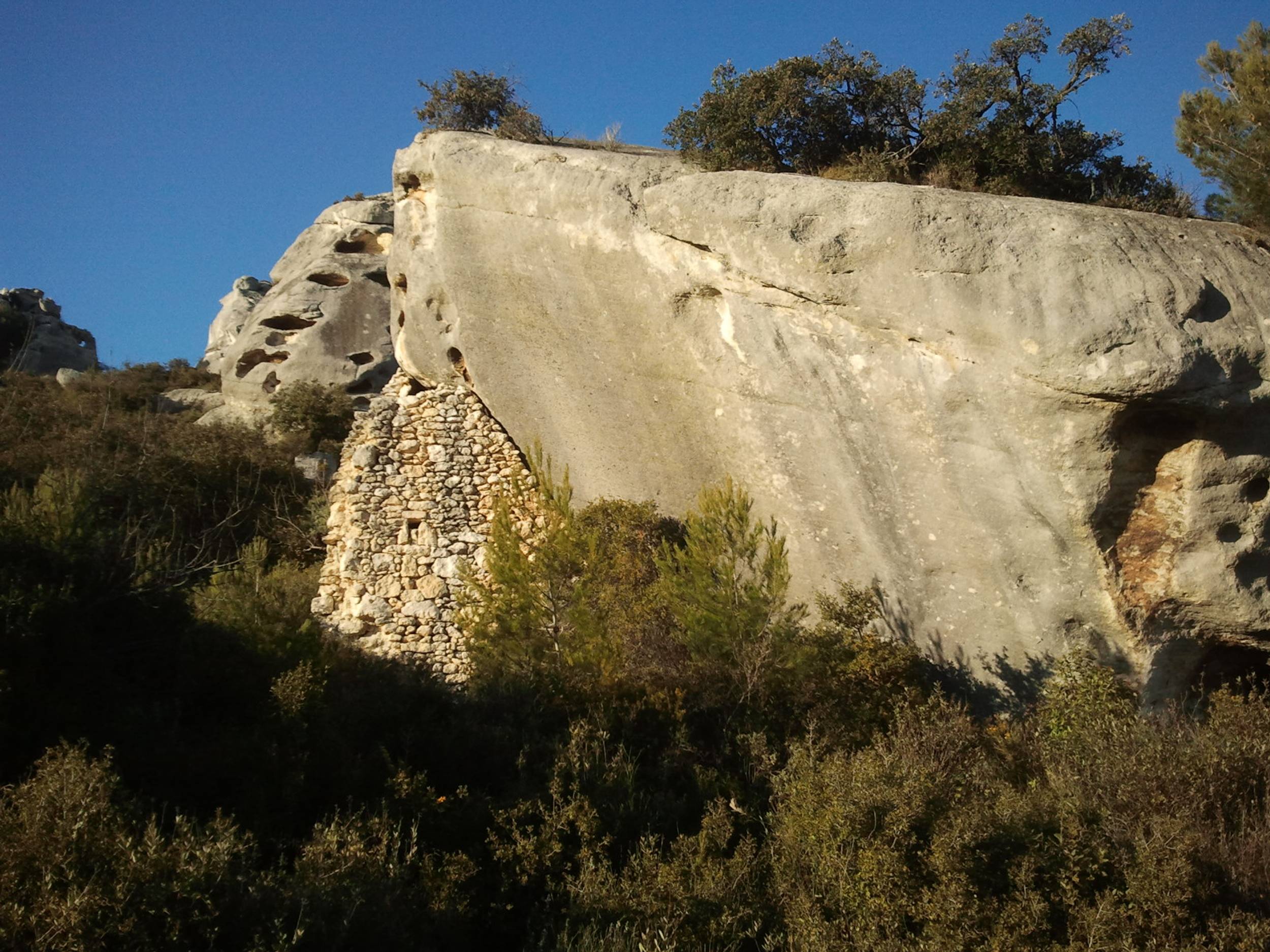MAUSSANE-LES-ALPILLES - Vers les Baux-de-Provence