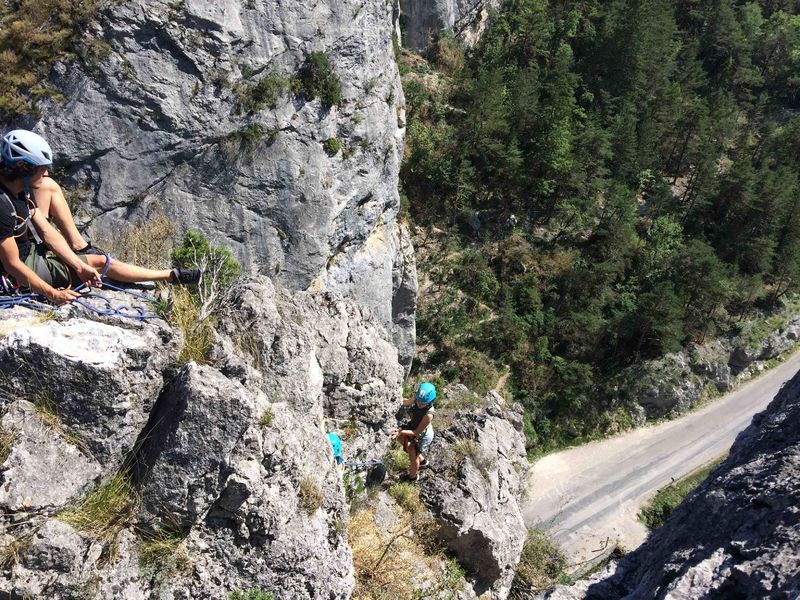 Parcours rochassier et via corda avec la Base de Loisirs Drôme aventure - Die