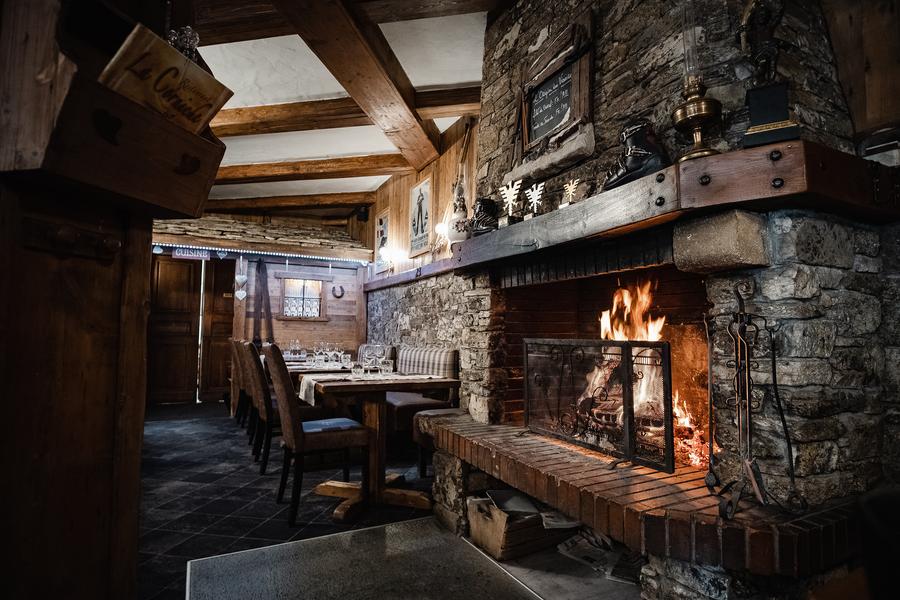 Feu de cheminée - Restaurant La Corniche Val d'Isère