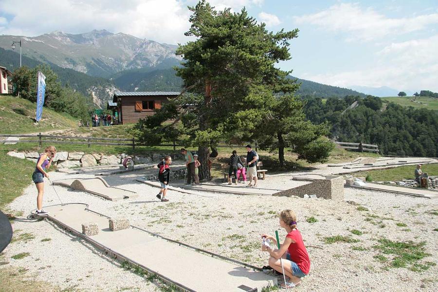 Minigolf en famille à Aussois