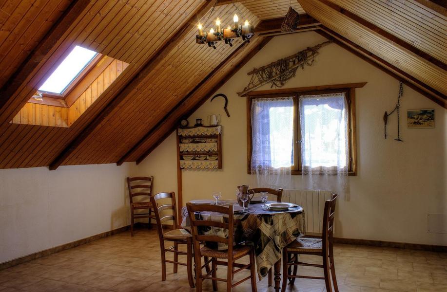 Gîte Auron - l'Oustal n°1-Coin repas-Saint-Étienne-de-Tinée-Gîtes de France des Alpes-Maritimes