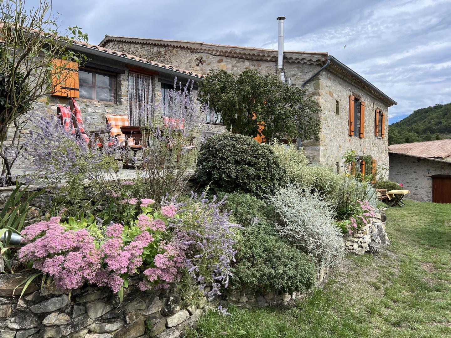 La maison et sa terrasse