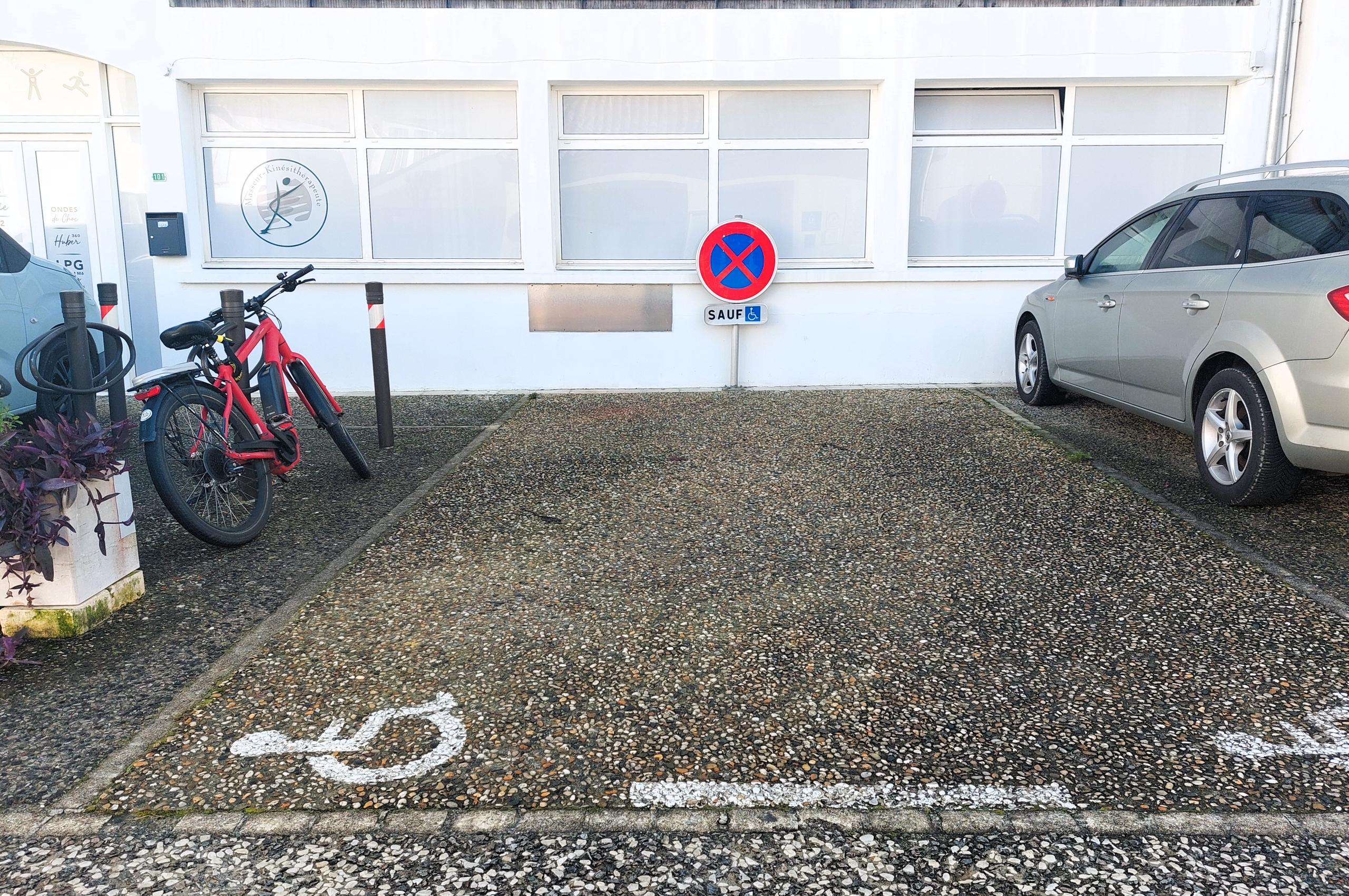 Parking PMR - Office de Tourisme de Rivedoux