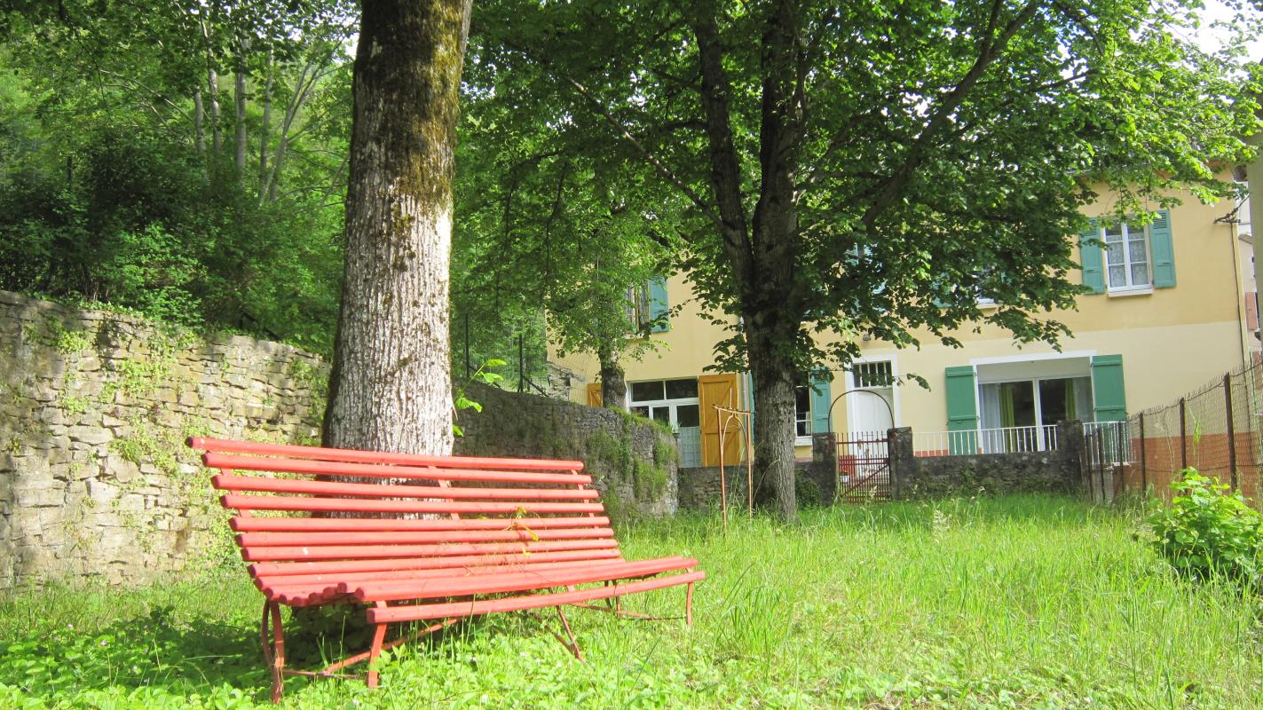 la maison vue du jardin