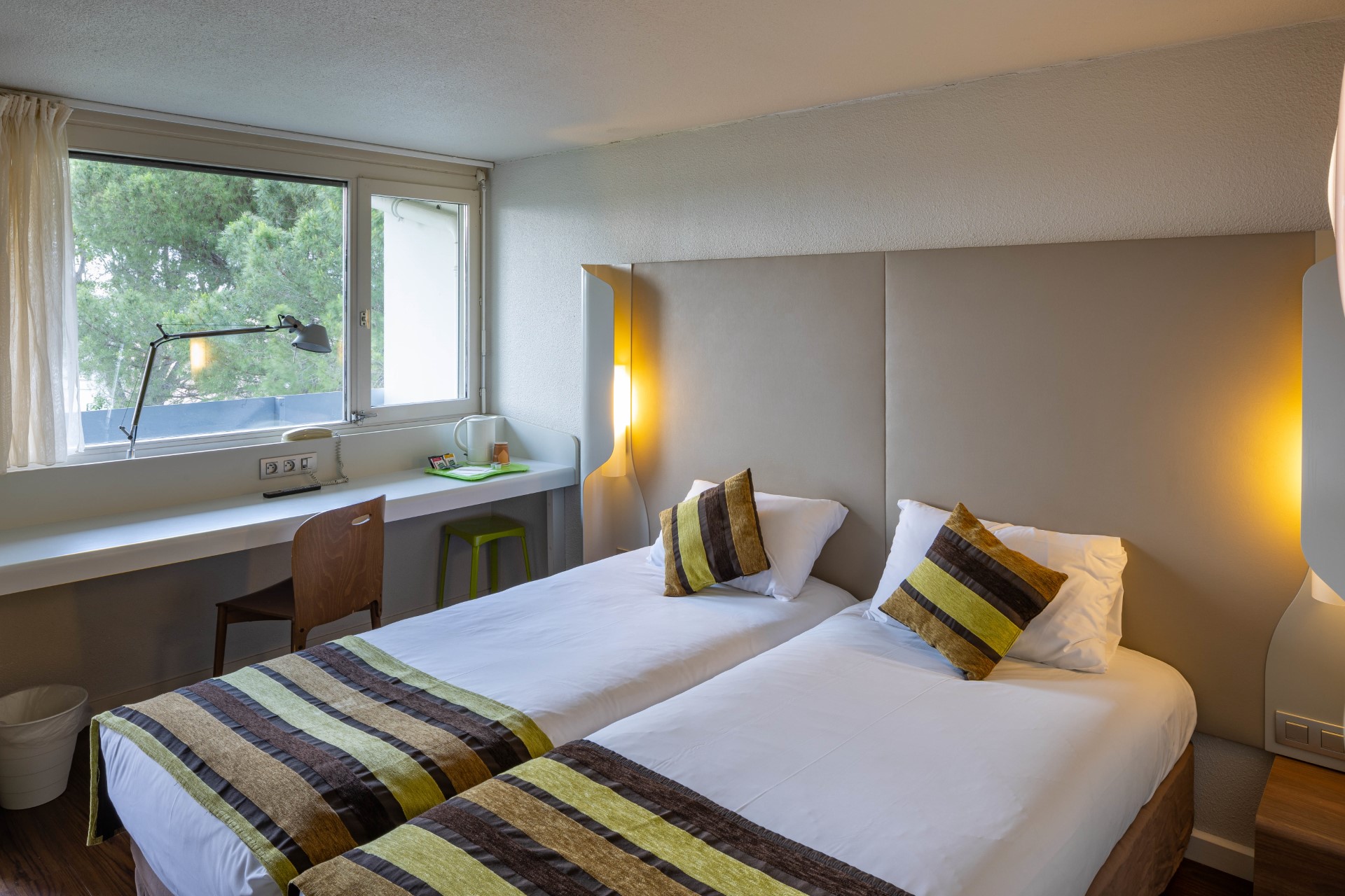 thumbnail_noemys arles - chambres - robert palomba 2 (18)