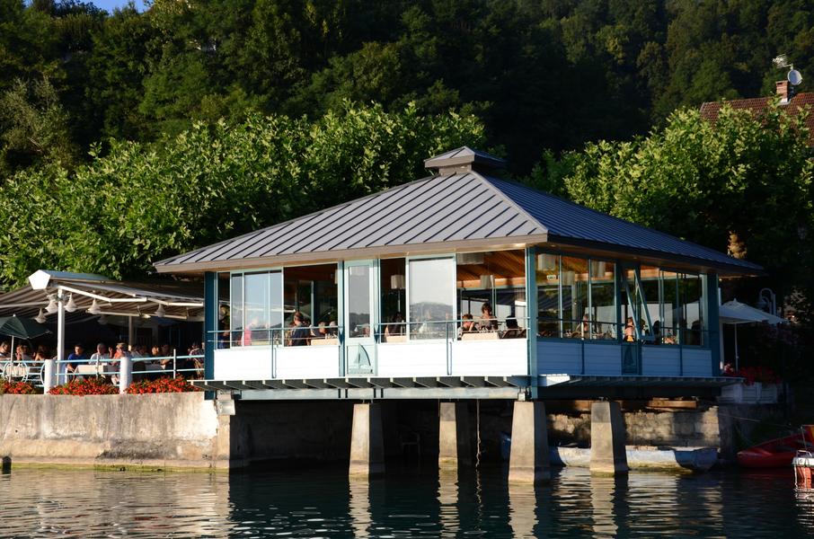 Les Belles Rives restaurant les pieds dans l'eau à Aiguebelette