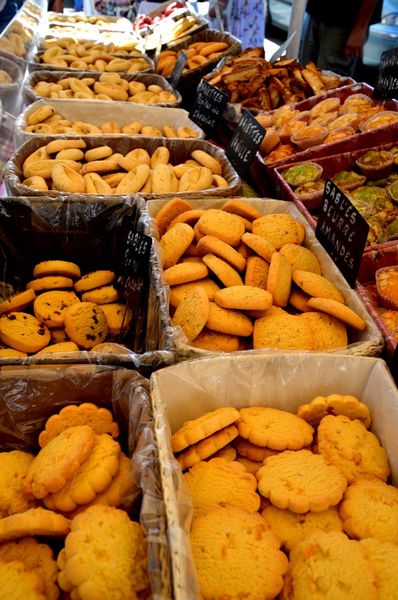 Marché de La Tour d'Aigues