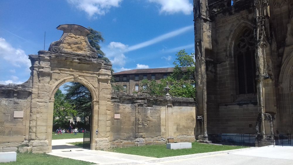 Portail de la maison abbatiale