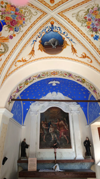 Vue intérieure de la chapelle Saint Jean Baptiste