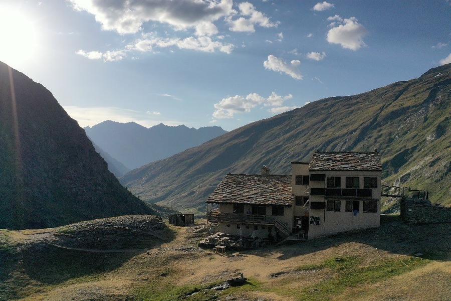 bessans-ete-refuge-averole-vue-exterieure_sebastien-notter