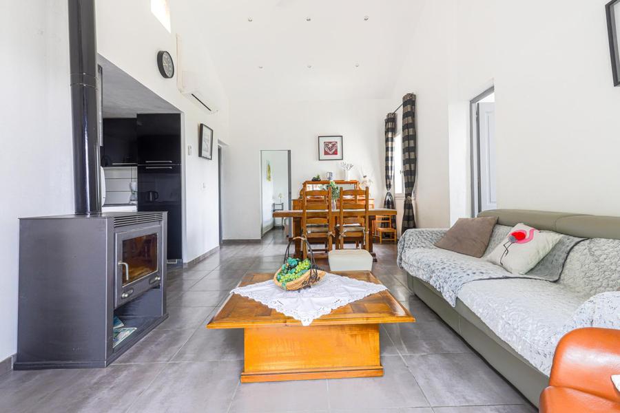 Gîte Le Clos du Noyer Renard-La Gaude-Salon, canapé rapido-Gîtes de France Alpes-Maritimes  