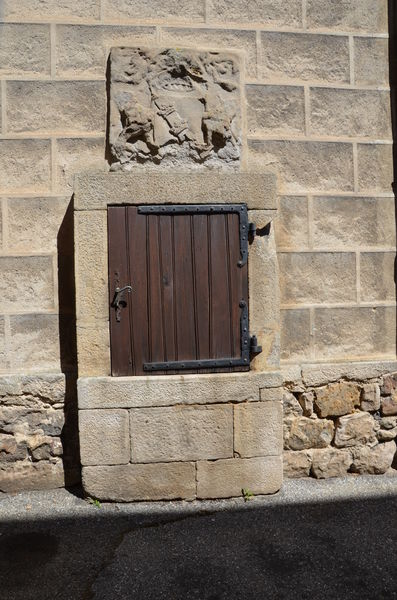 Château et église de Satillieu