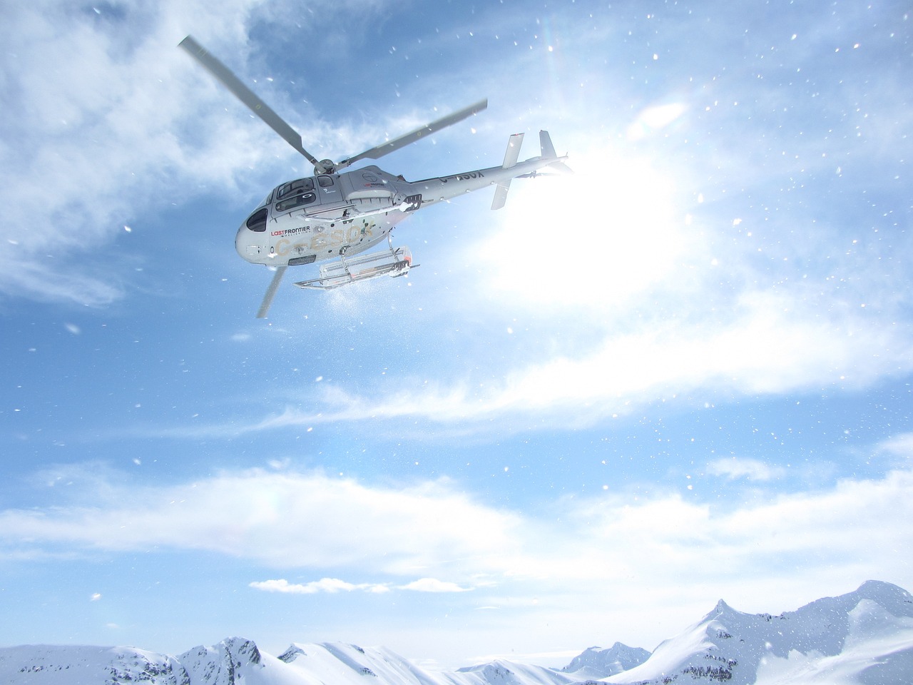 Hélicoptère à la montagne