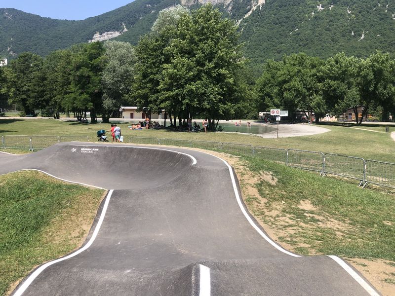 Pump track de la base de loisirs de Culoz à proximité du plan d'eau