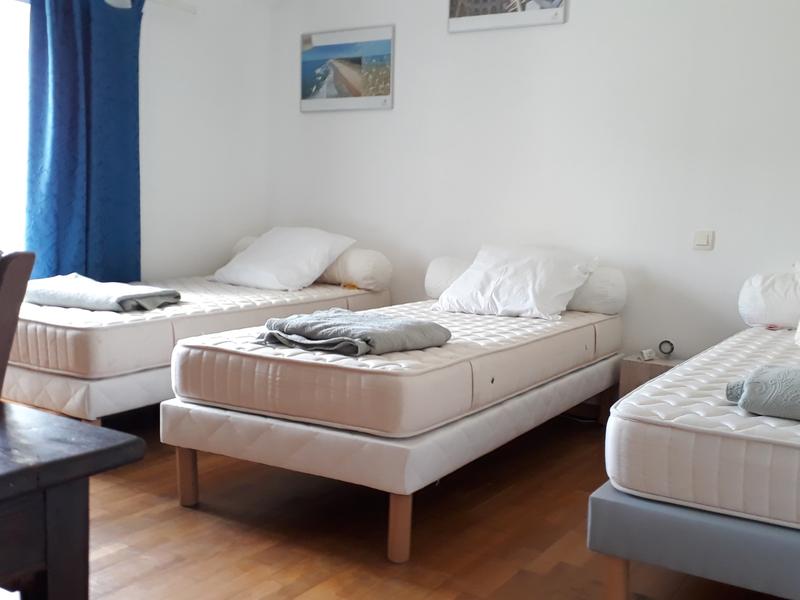 Chambre 3 lits simples à létage