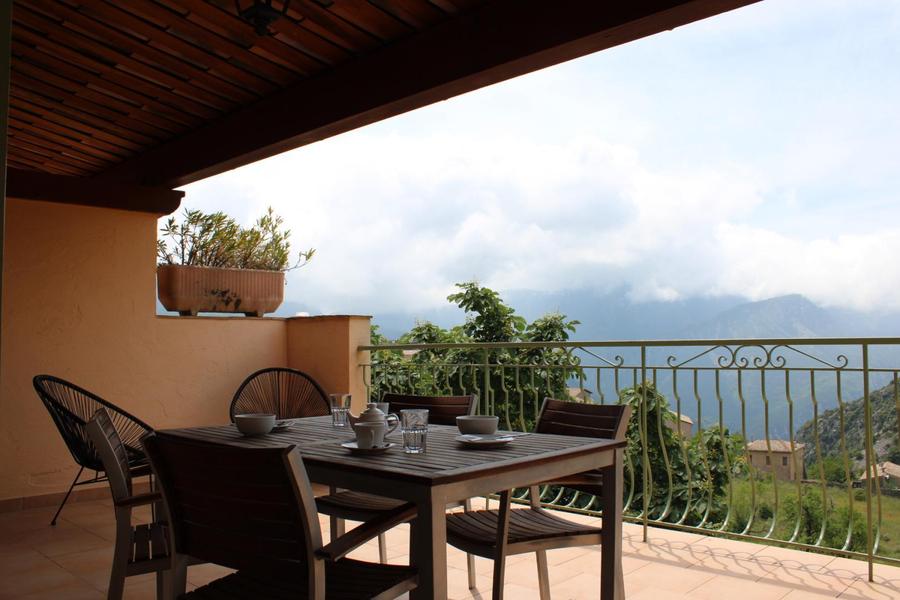 Gîte Le Brec d'Utelle-Terrasse-Utelle-Gîtes de France des Alpes-Maritimes