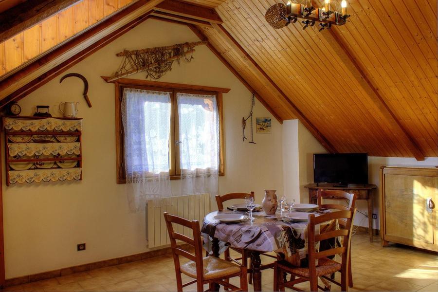 Gîte Auron - l'Oustal n°1-Coin repas-Saint-Étienne-de-Tinée-Gîtes de France des Alpes-Maritimes