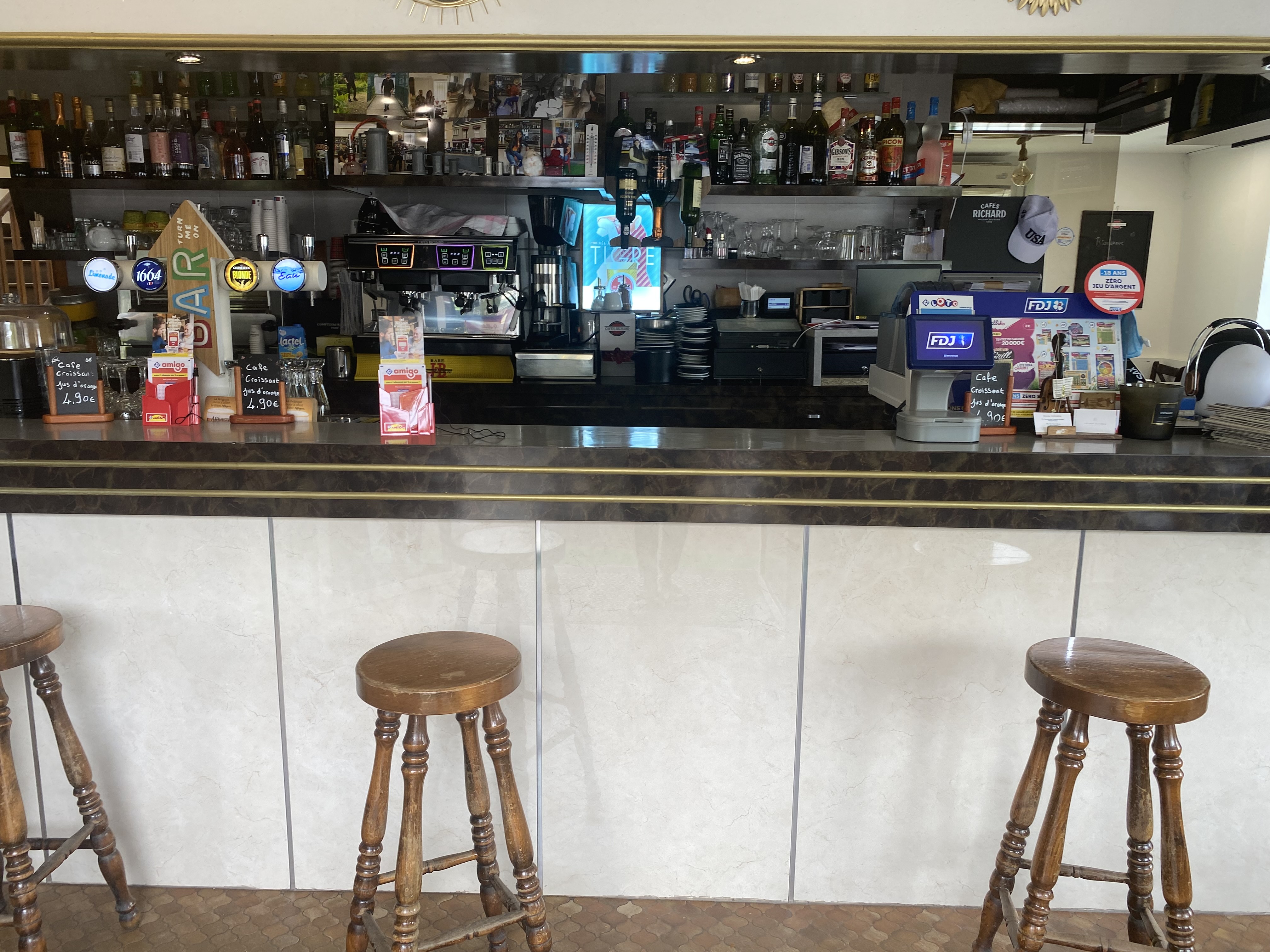 Bar