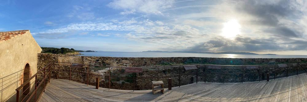 Cap sur le Fort du Pradeau en catamaran_Hyères