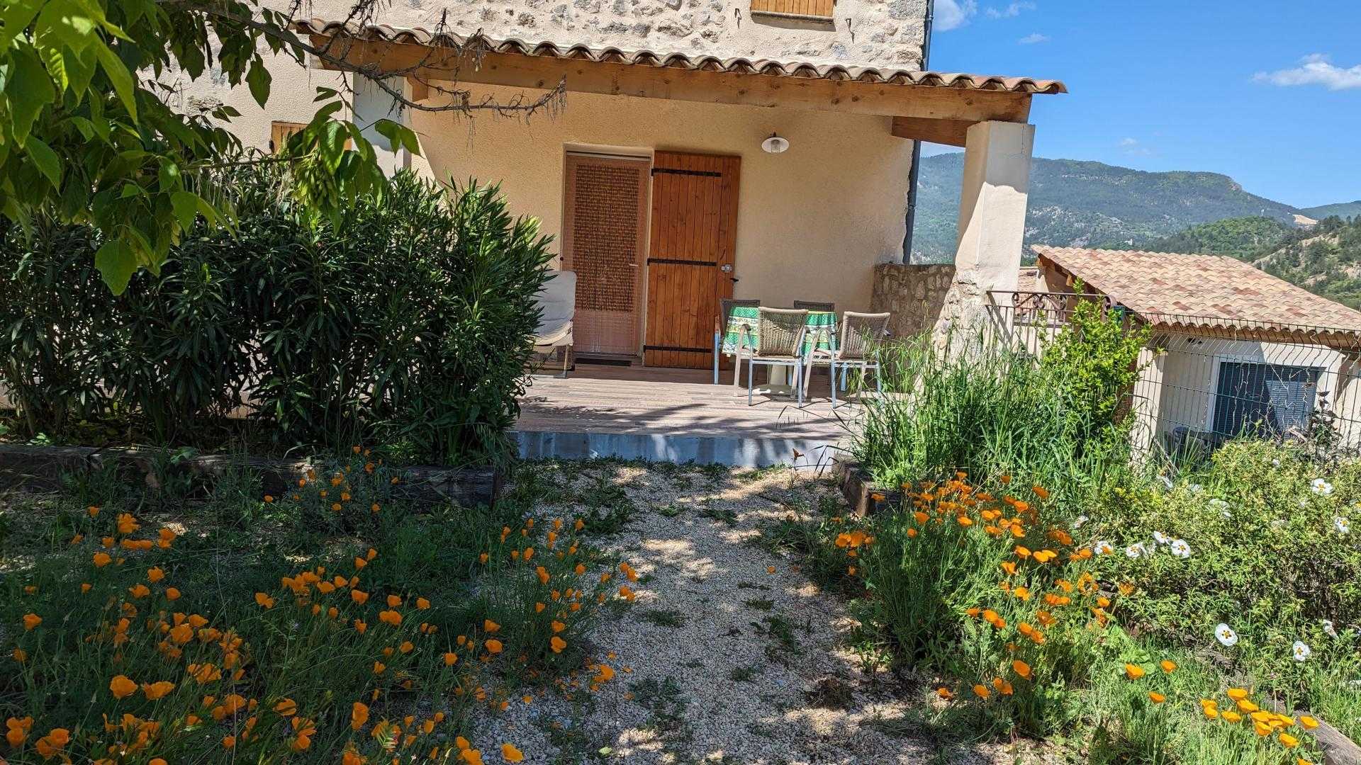 GITE LE TILLEUL POUR 2 PERSONNES
A COTE LE BASSIN AVEC LE BARBECUE