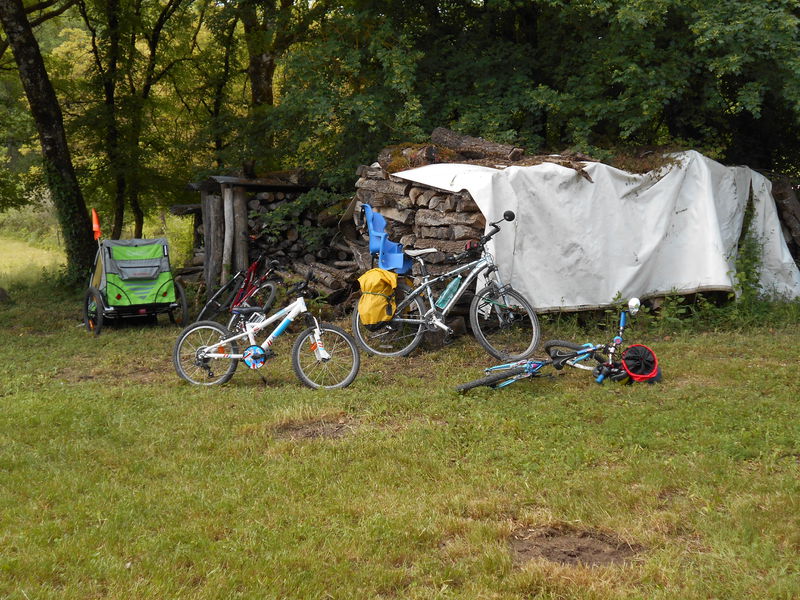 Camping - La Tour des Saveurs - Brangues