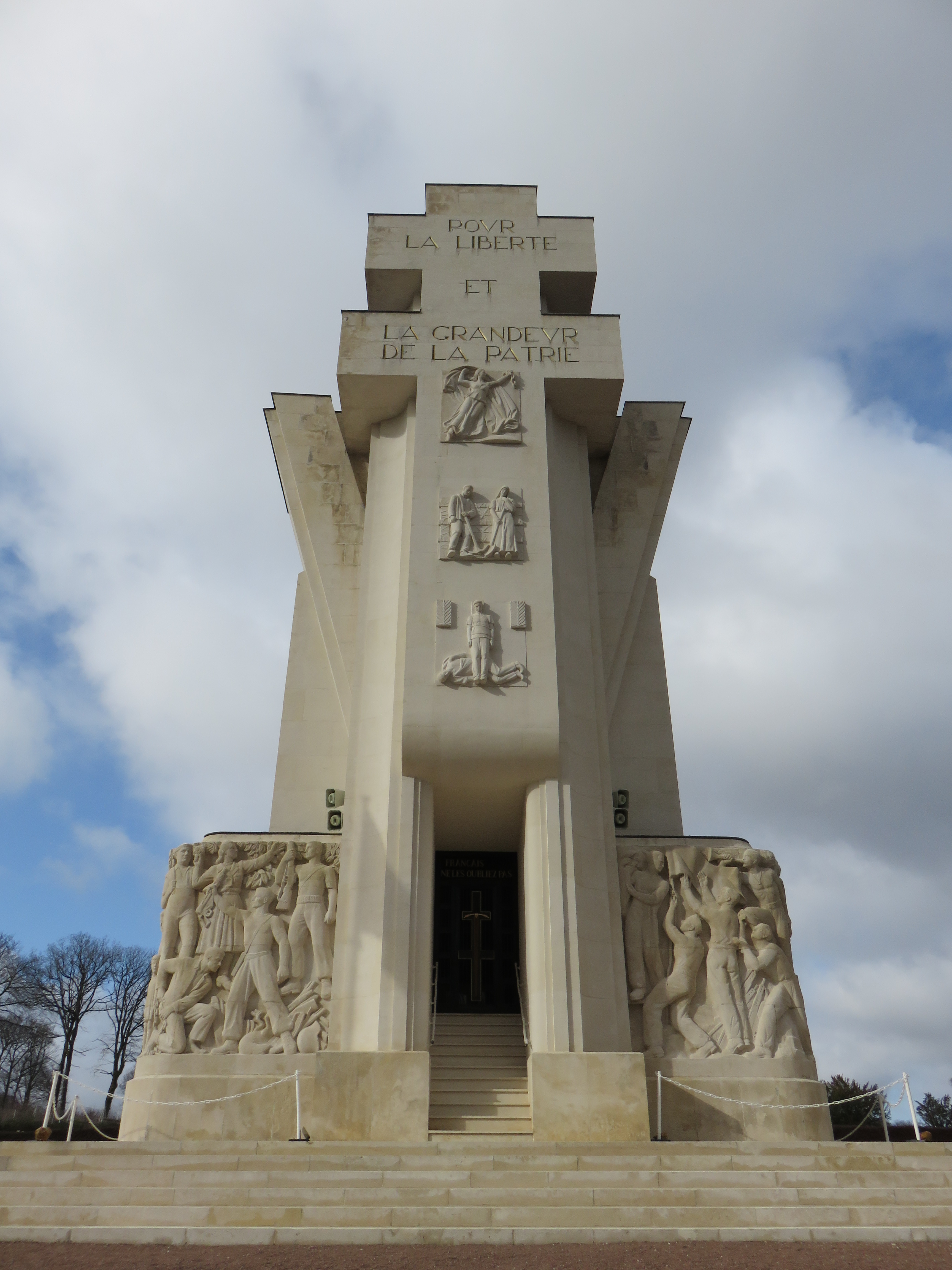 PAH- Balade Patrimoniale, CHERVES-CHÂTELARS, LE SENTIER DE LA MÉMOIRE