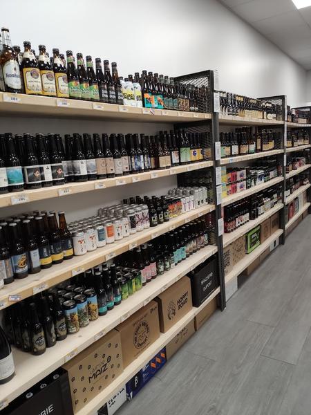 300 références de bières artisanales, bières du monde