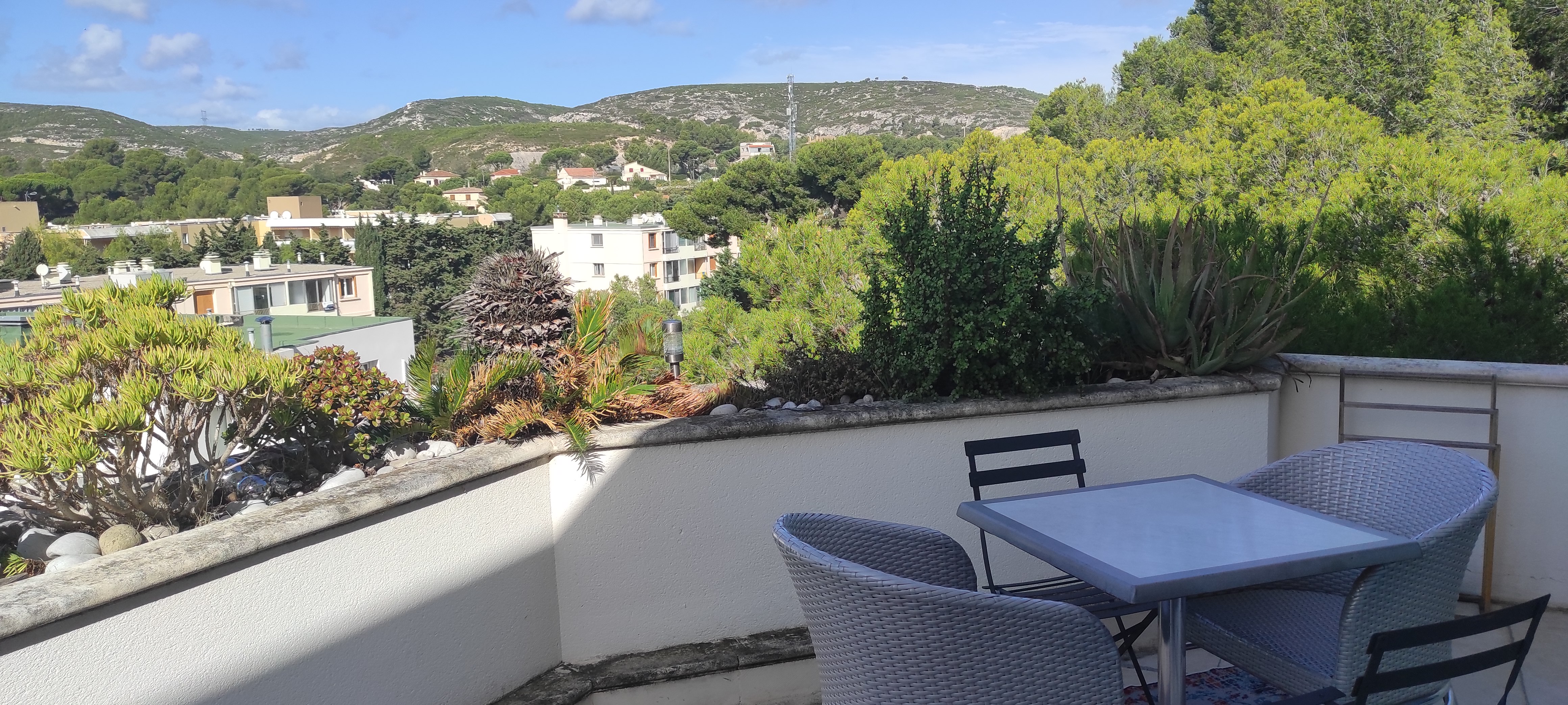 Grand Studio terrasse vue mer/village