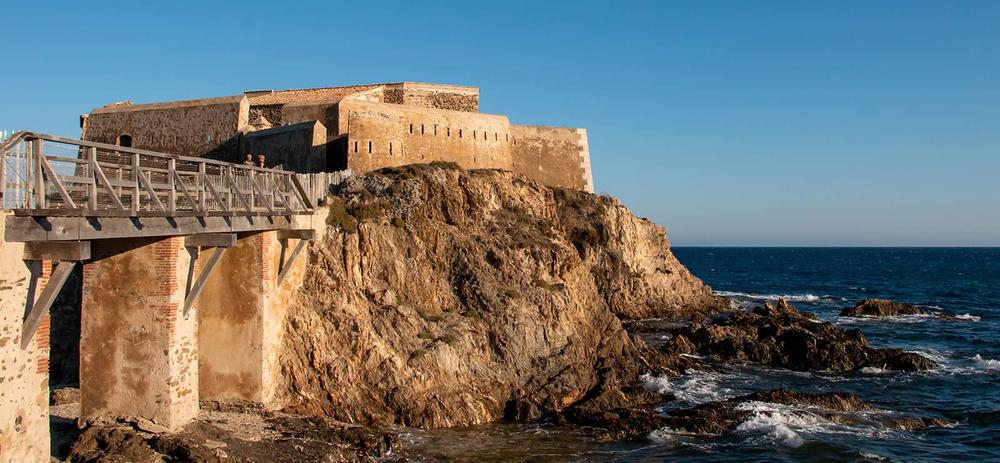 Cap sur le Fort du Pradeau en catamaran_Hyères