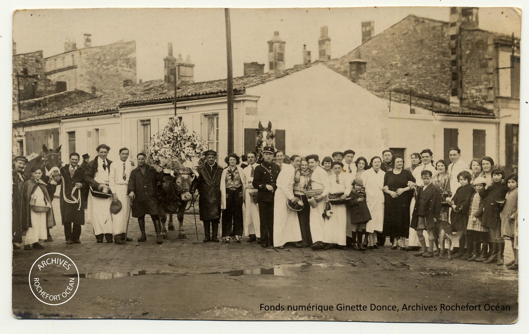 Les femmes à l'honneur : Marins et filles du port