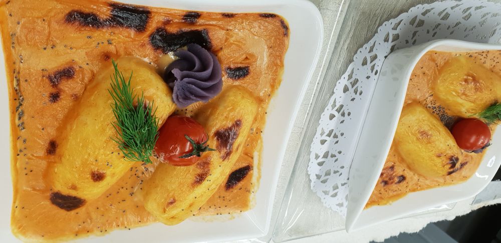 quenelles de brochet, sauce Nantua