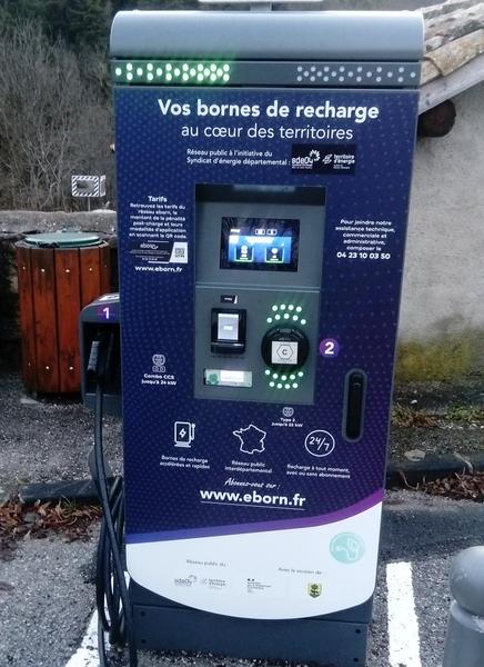 Borne de recharge pour véhicules électriques