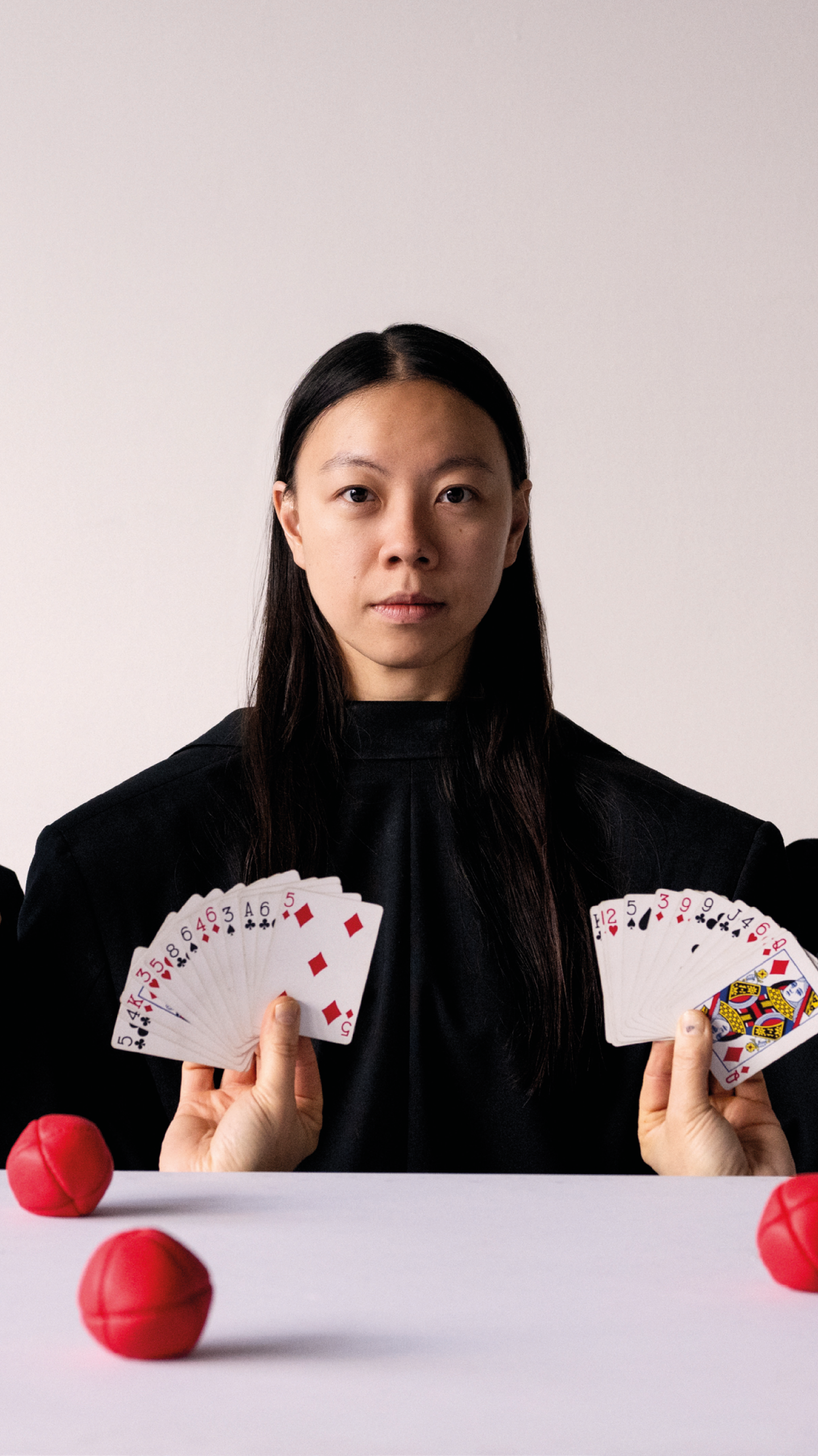 Heka - Tout n'est qu'un faux-semblant · Gandini Juggling | Théâtre de Cusset - Saison 24/25