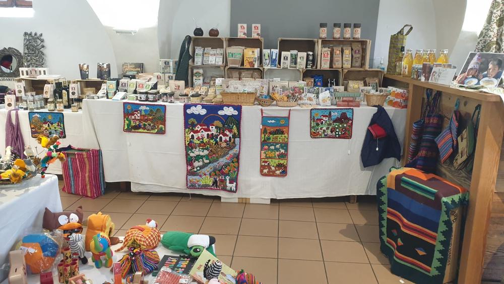 Expo - vente de l'Association Solidaire des Peuples d'Amérique Latine_Guillestre